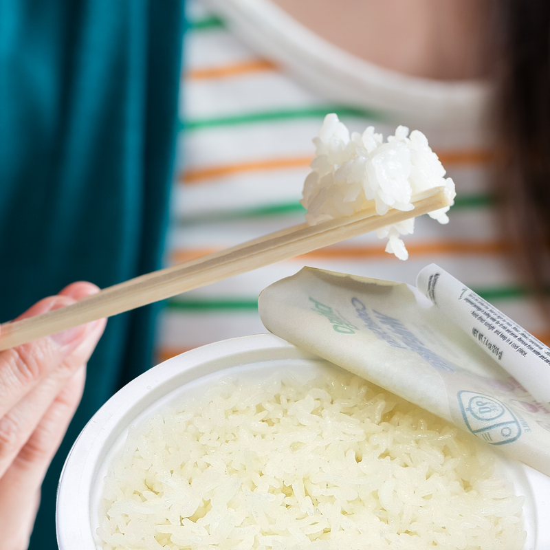 Restaurant-Style Sticky White Rice & Chopsticks Bundle. Experience Asian Dining at Home with Our 4 Bowls of Bibigo Sticky White Rice & 4 Zombibites Chopsticks. Perfect for Asian Cuisine Fans!